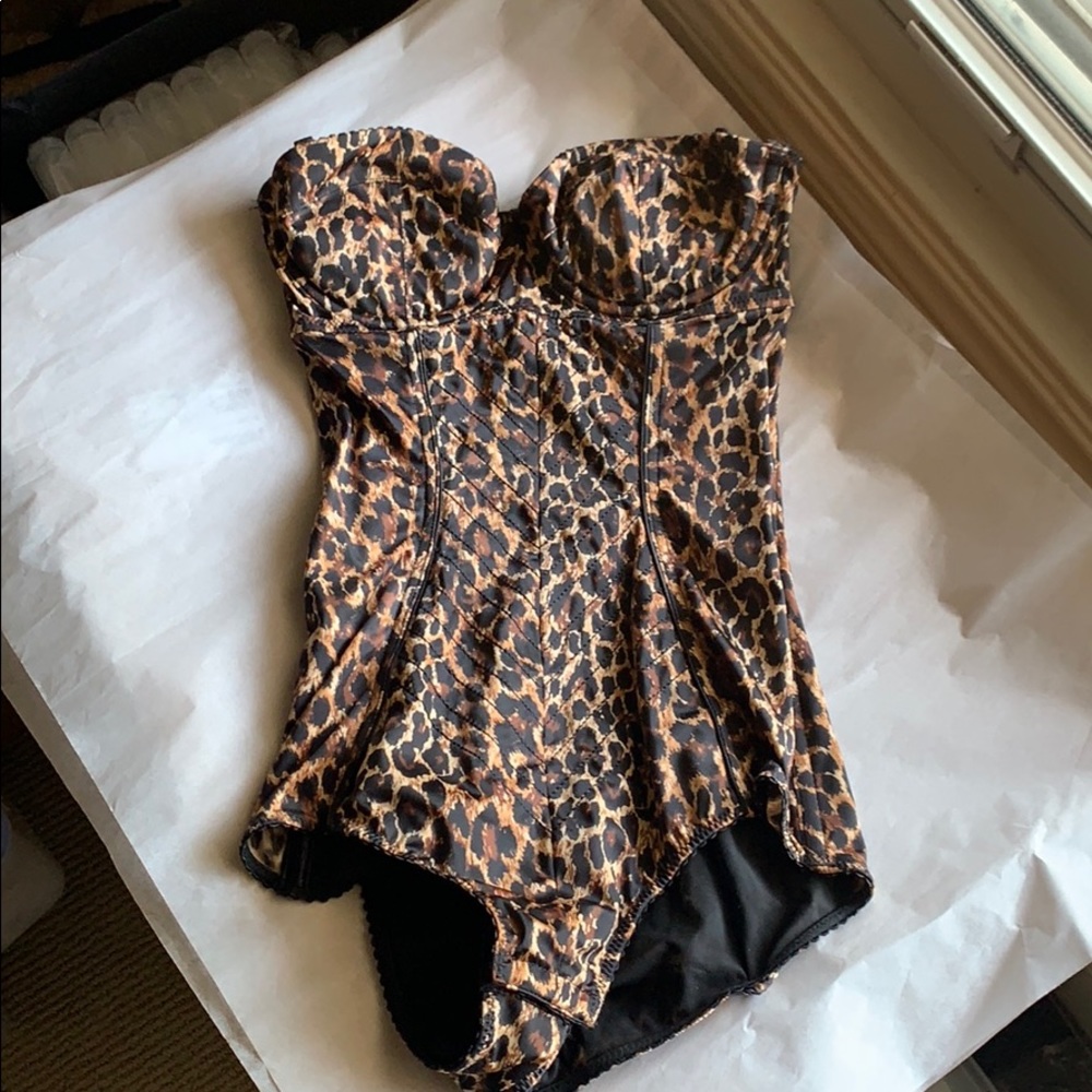 Victoria’s Secret Leopard Corset/Shaper 34B